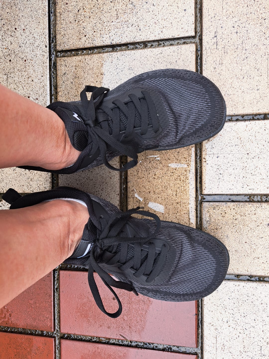 Customer photo review of GRABBING SHOES AIR