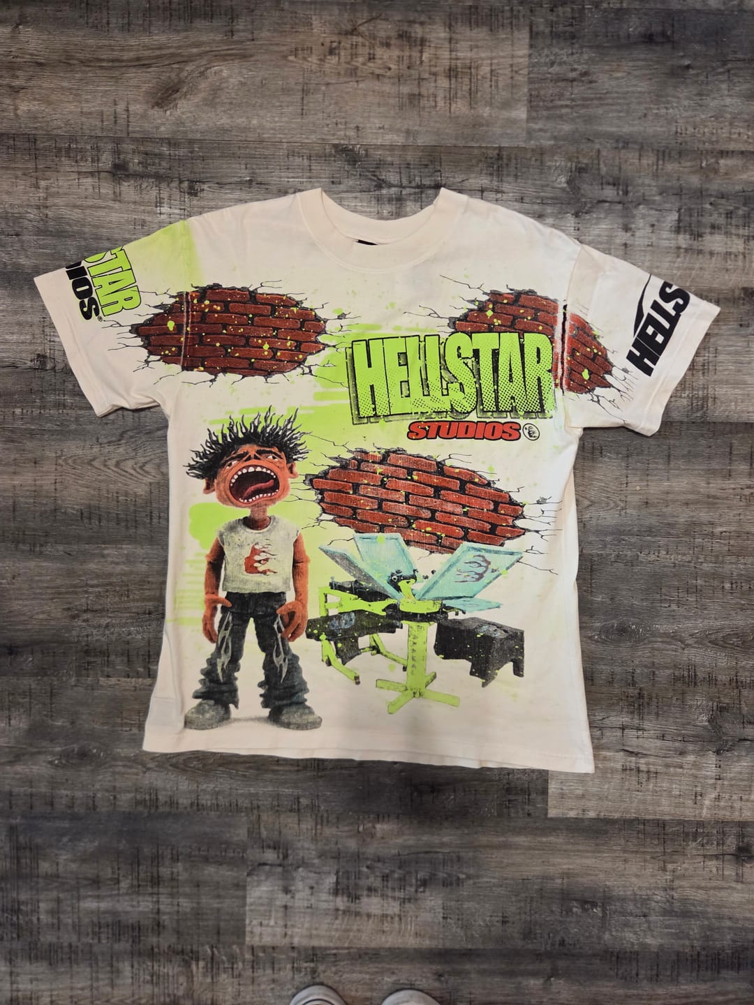 Customer photo review of Hellstar Studios Brick Wall T-shirt White (PreOwned)