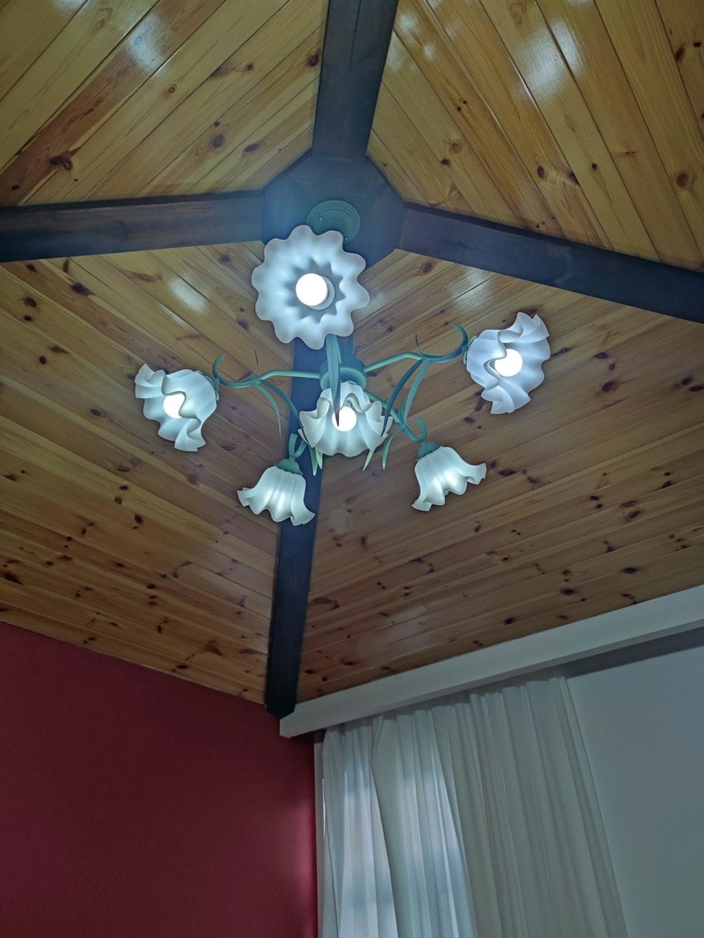Customer photo review of Green Metal Bouquet Chandelier, White Shades, 32 cm Height