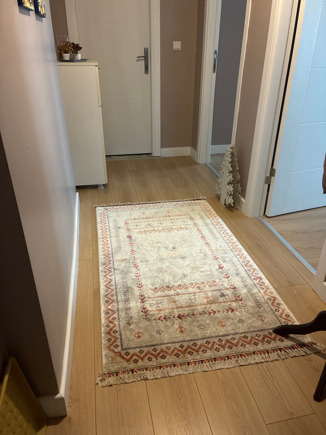Customer photo review of Oushak Carnaval %100 Naturel Kolay Temizlenir El Emeğiyle Üretilen TENCEL™ Modern Uşak Halısı 20 LIGHT MULTY