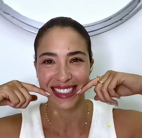 Customer photo review of CLUXO®—Blanqueador Dental V34