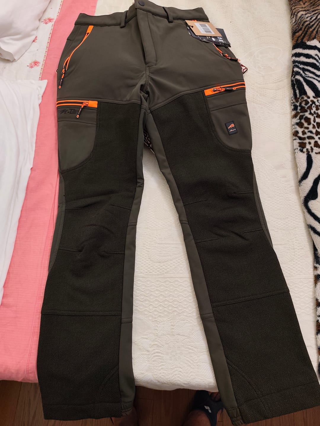 Customer photo review of Pantalone Masseria SoftShell 17 Verde/Arancio Fluo
