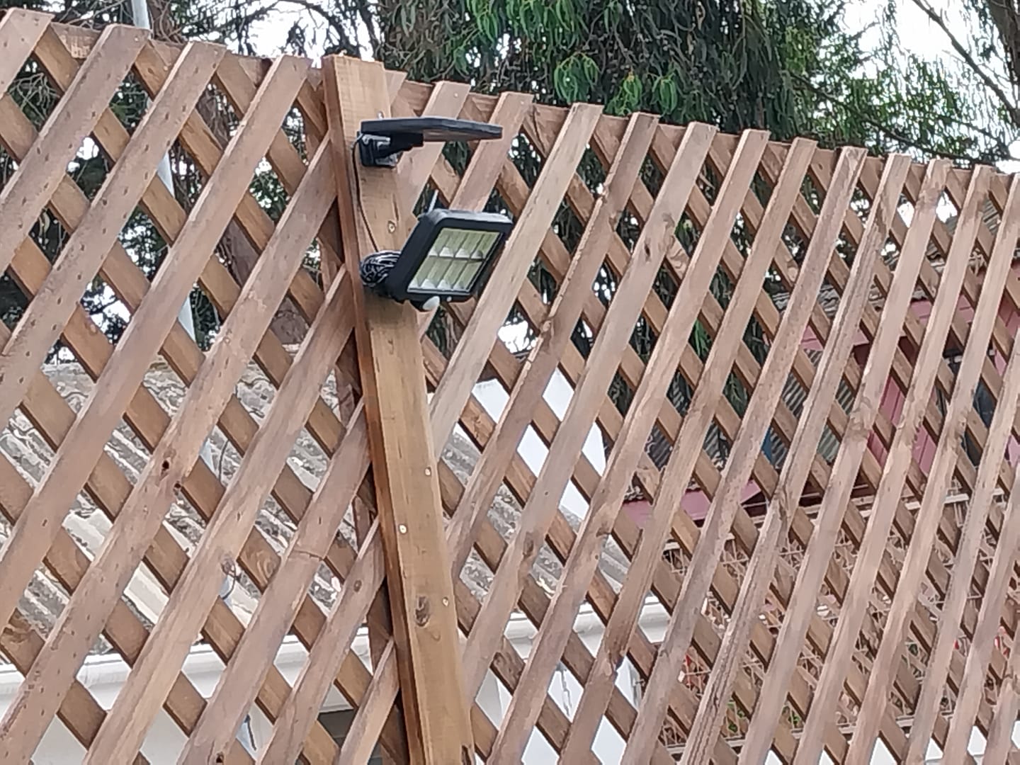 Customer photo review of PACK X4 FOCOS LED SOLARES 250W EXTERIOR - LUZ BLANCA FRÍA