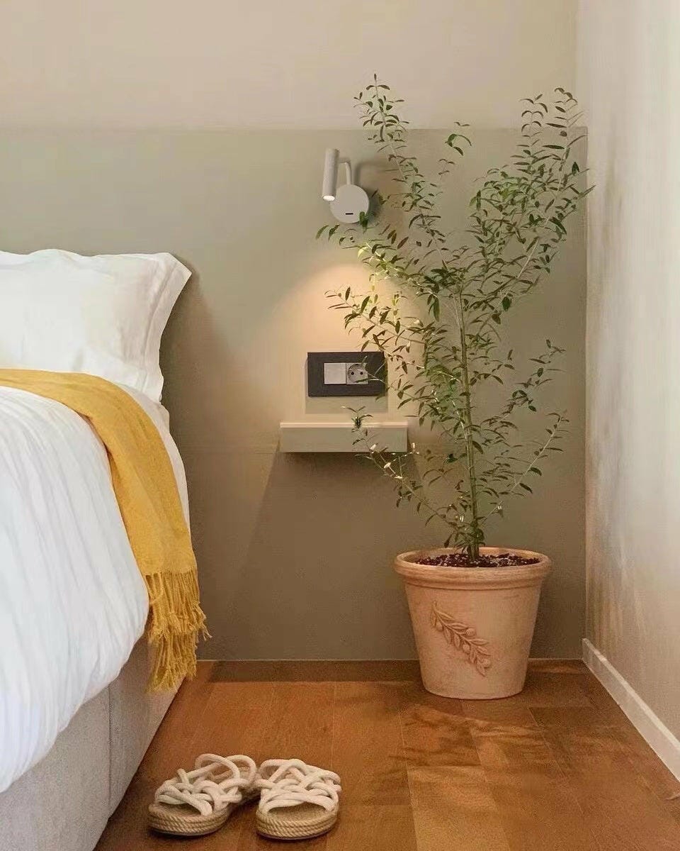 Customer photo review of Gold Wall Light, Integrated LED, 12 cm Disc Base, Wall Sconce
