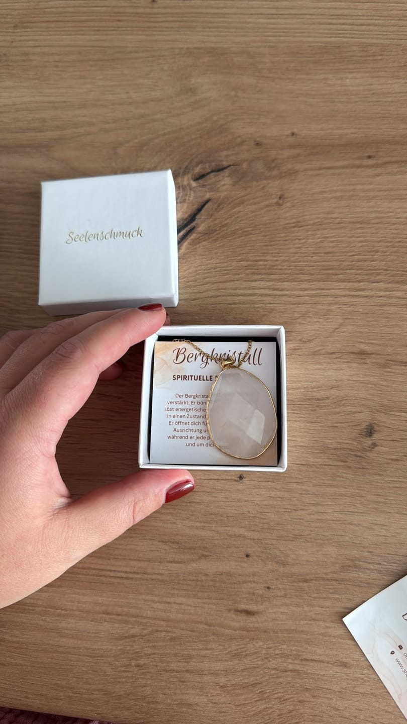 Customer photo review of Bergkristall Halskette - Medallion