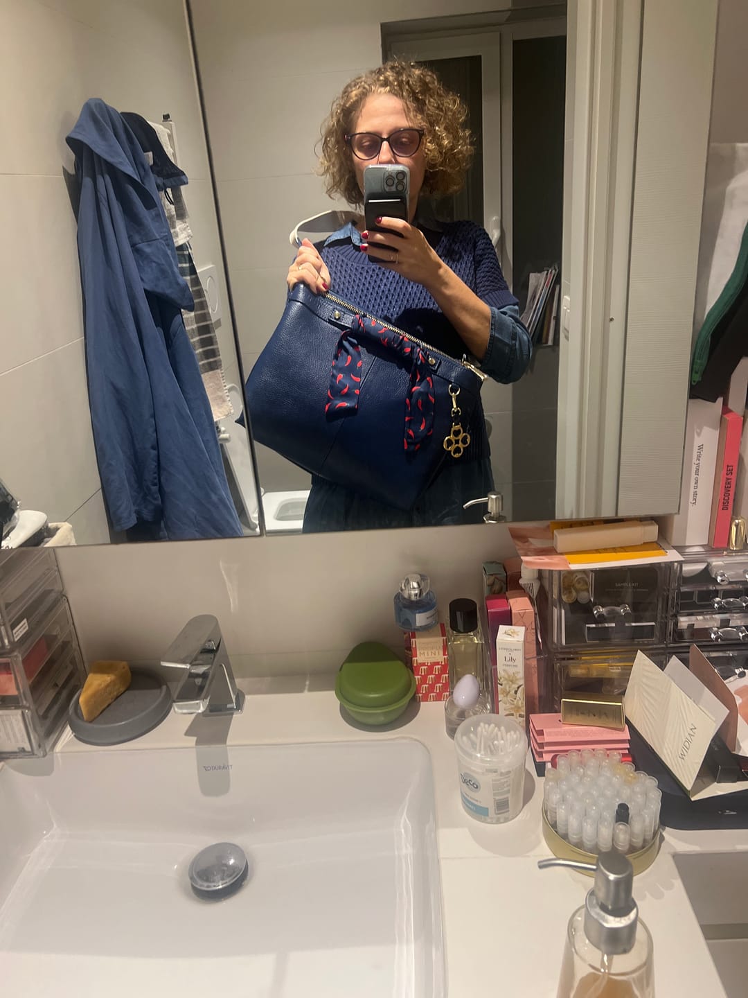 Customer photo review of BORSA SOFY PELLE BLU JEANS