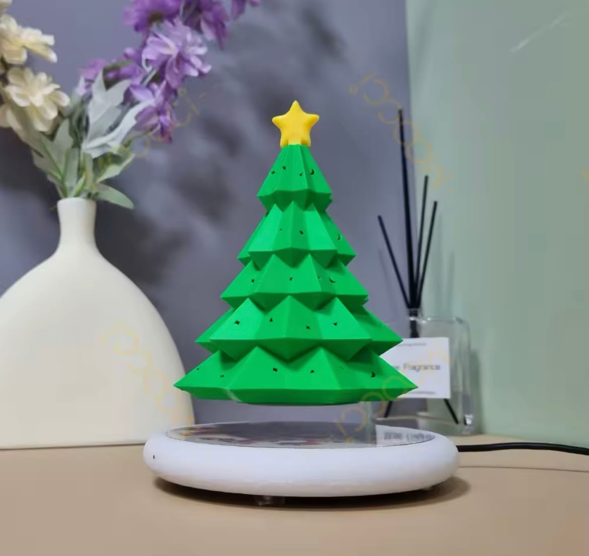 Customer photo review of Levitating Christmas Tree