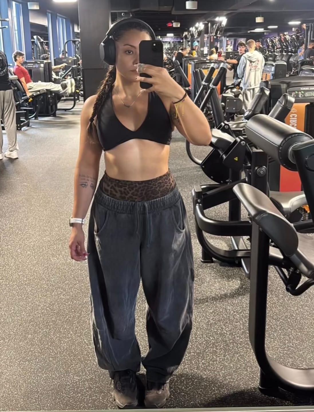 Customer photo review of W2255 - Studio Edit Barrel Jogger