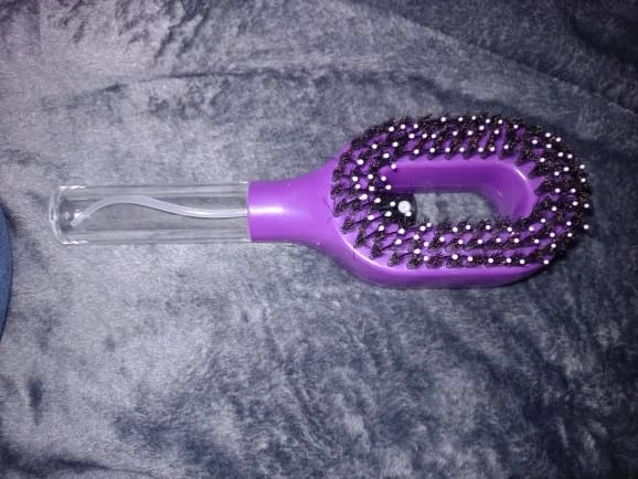 Customer photo review of Scalvée™ Anti-Frizz Hair Brush