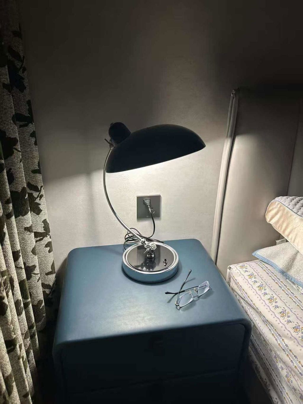Customer photo review of Retro Desk Lamp, Metal Dome Shade, Curved Chrome Arm, 41 cm