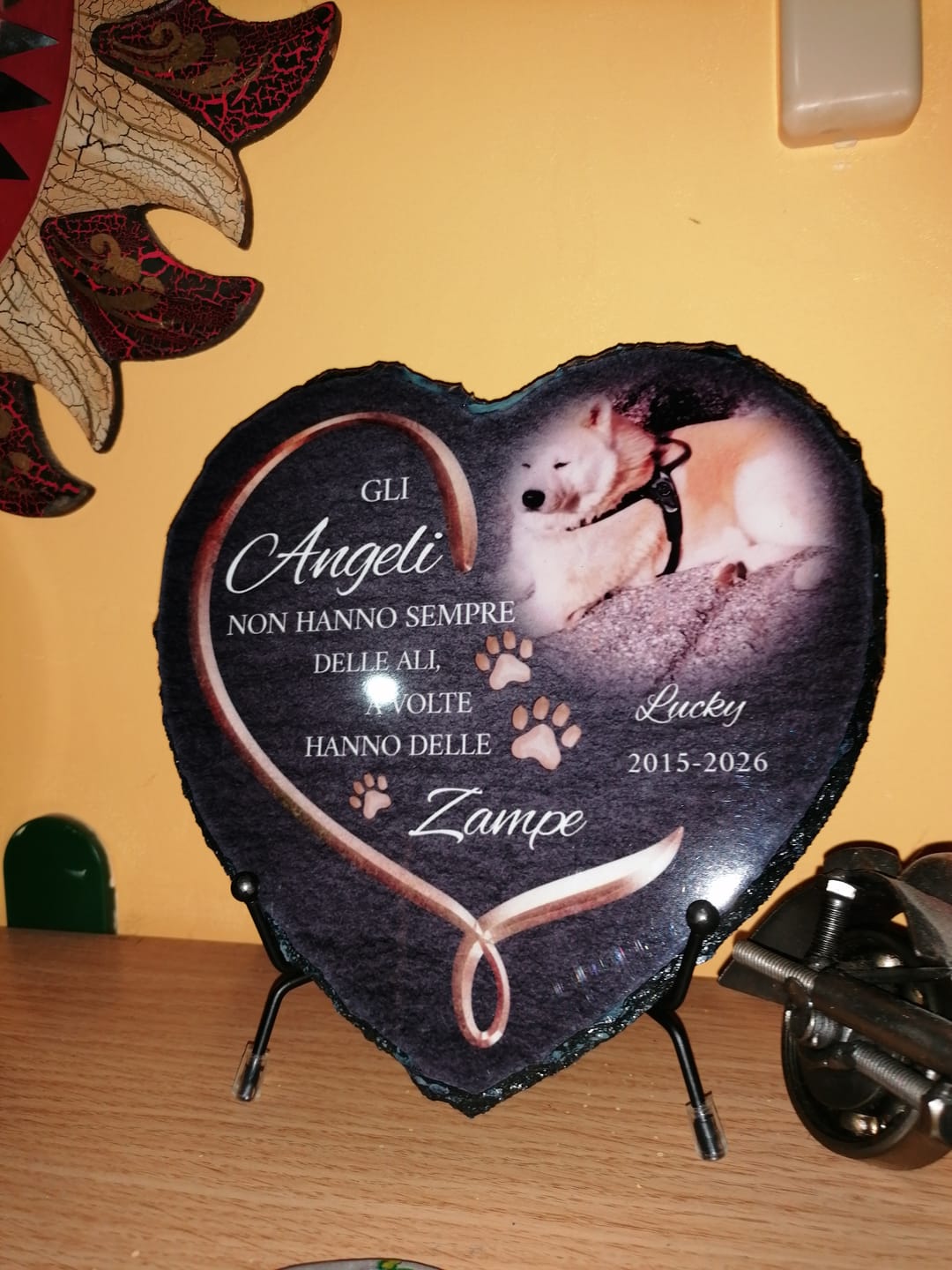 Customer photo review of Gli angeli hanno delle zampe - Cuore in ardesia personalizzato