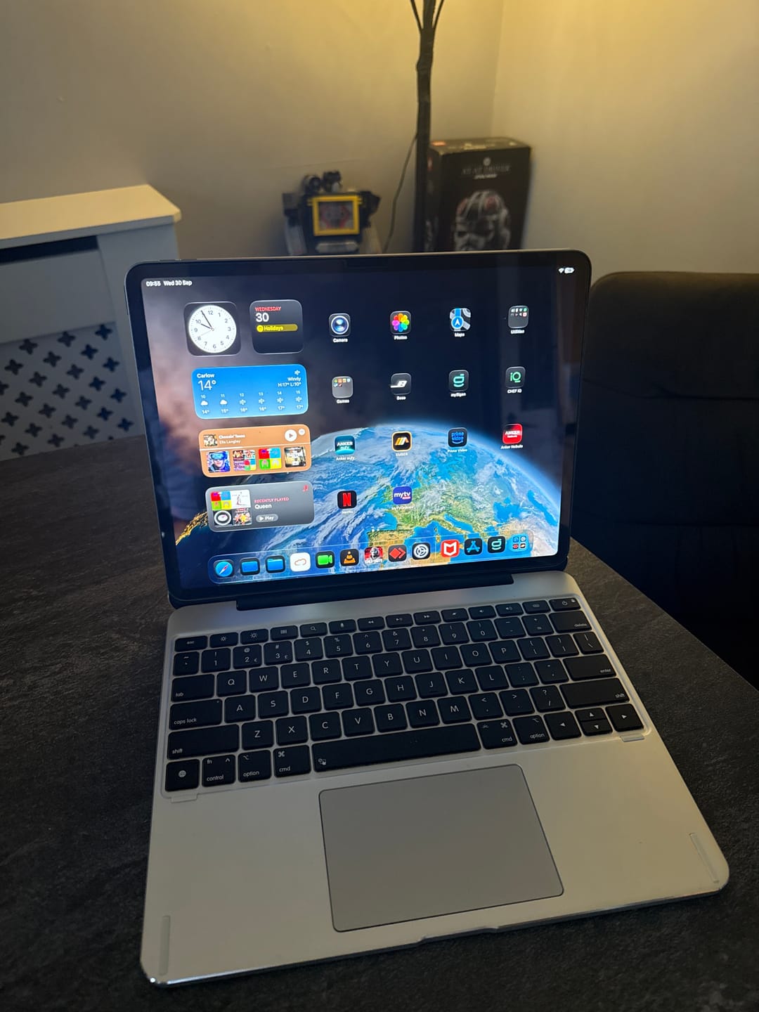 Customer photo review of Brydge MAX 13.0 - Aluminum Keyboard for iPad Air 13" & Pro 12.9"