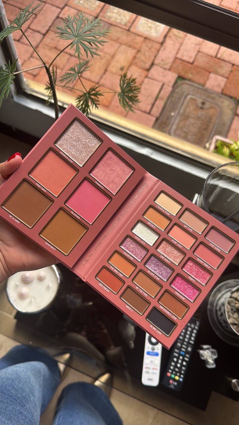 Customer photo review of PALETA DE SOMBRAS STORYTIME SUBLIME