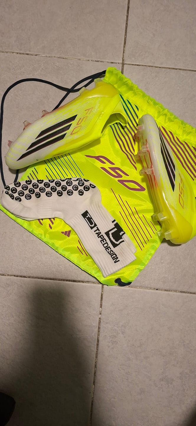 Customer photo review of Adidas F50 Laceless Elite FG Born For Goals - Jaune/Noir/Rouge