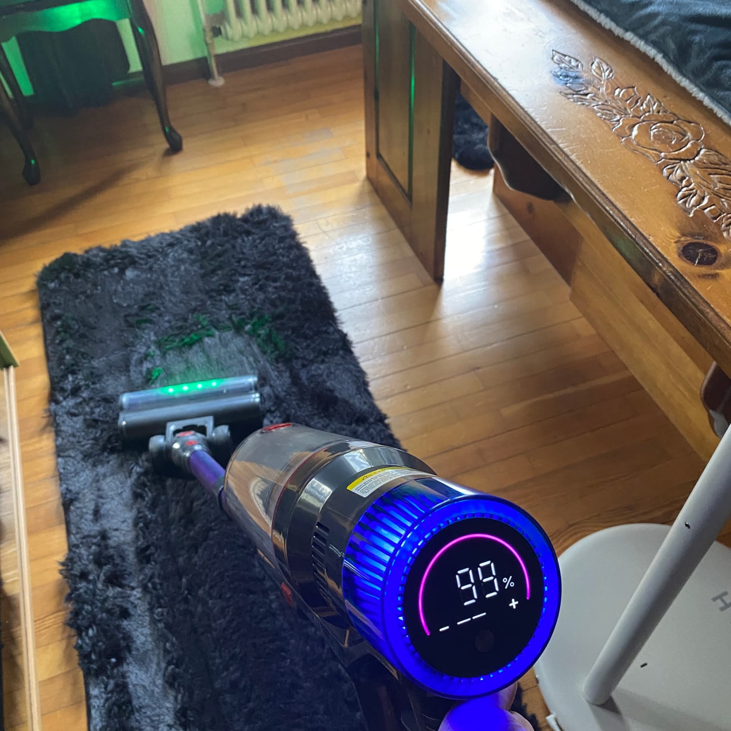 Customer photo review of Ultra-starker Akku-Staubsauger mit automatischer Stauberkennung / Bis zu 60 Minuten Laufzeit / Beutelloser Staubsauger für Teppiche, Hartböden & Tierhaare