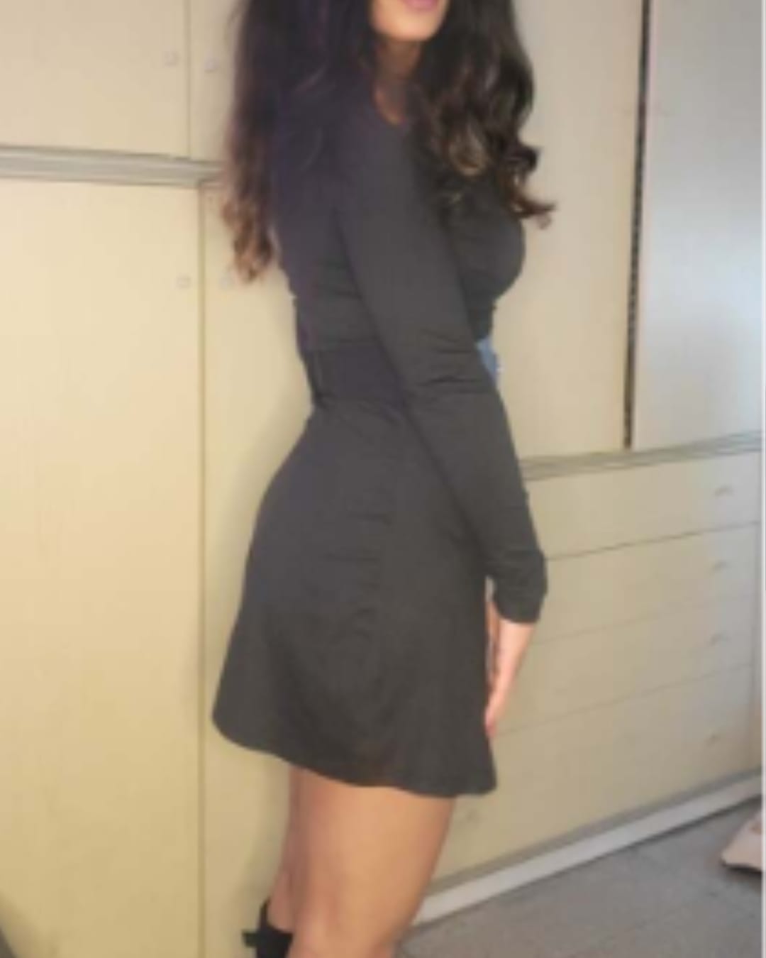 Customer photo review of Vestido Twirl Manga Larga Escote en V con Vuelo