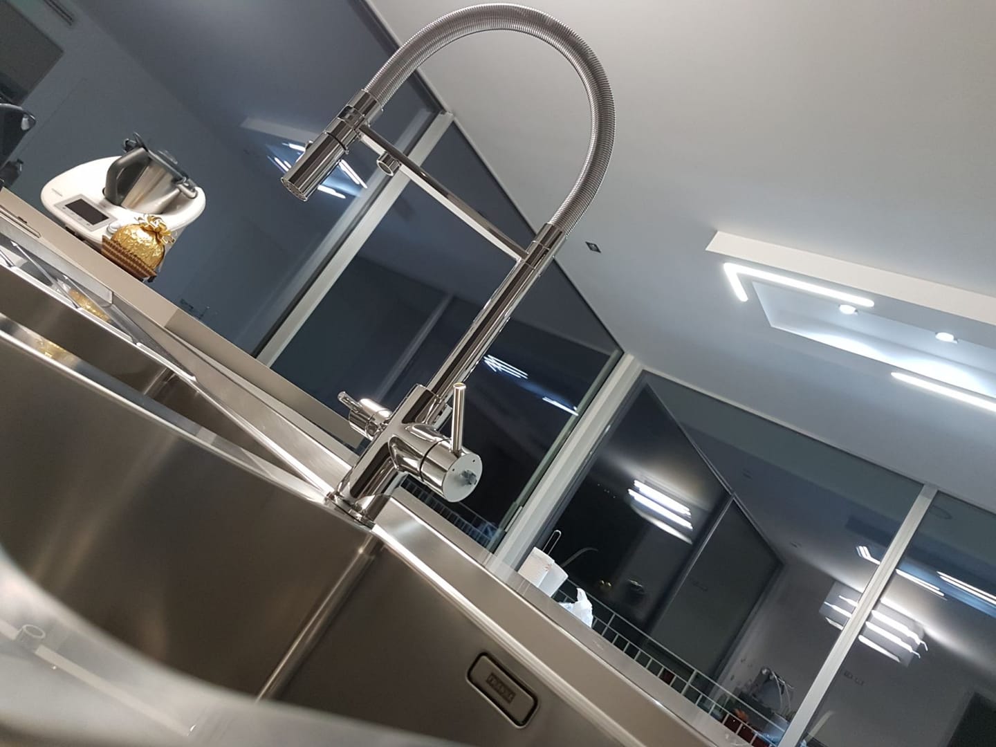 Customer photo review of 3 Way Kitchen Filter Tap, FL, with 360° swivel spout and 2-jets removable Spray, Chrome