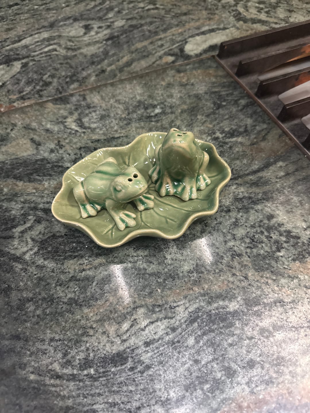 Customer photo review of Frog Salt and Pepper Shakers with Leaf Tray