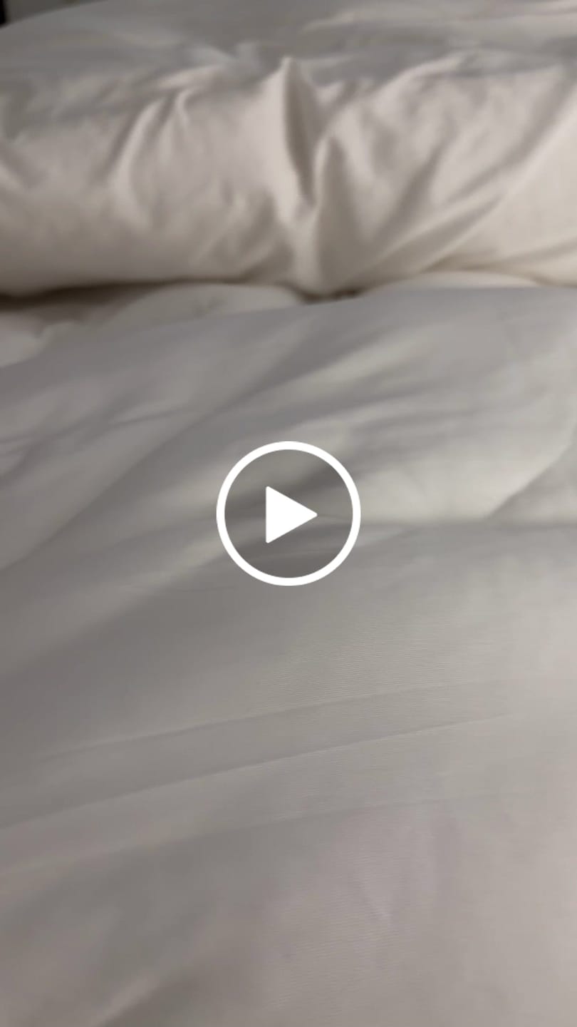 Customer video review of MarshMellow Comforter