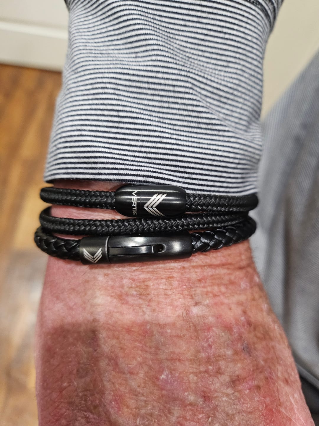 Customer photo review of Paracord Bracelet Magnetic Black