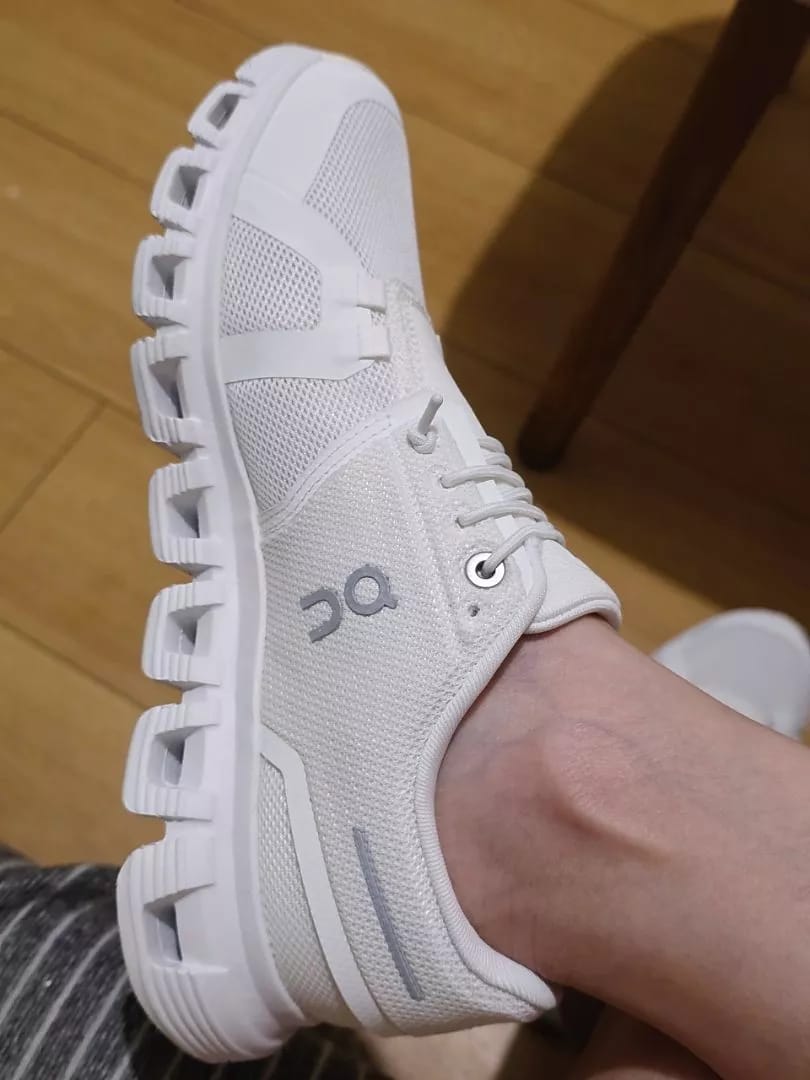Customer photo review of Cloud 6 White | White - WCL