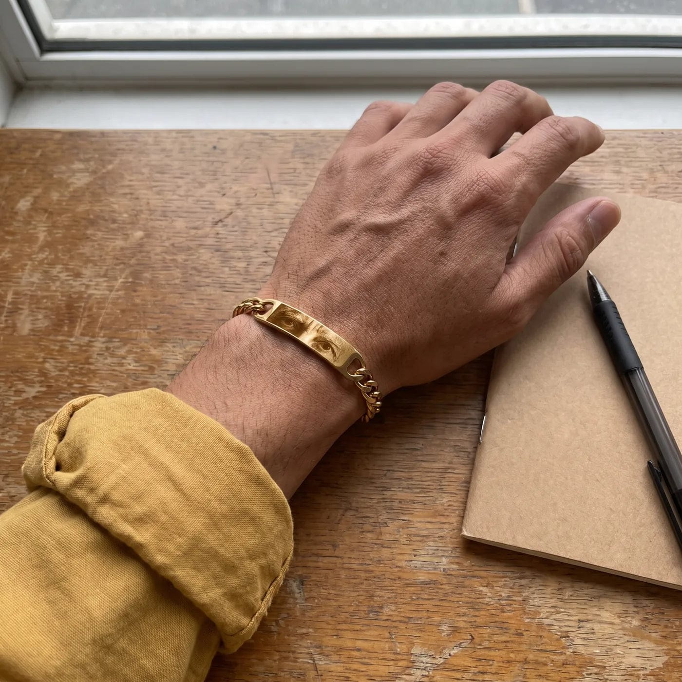 Customer photo review of Pulsera Ojo Eterno | Joyería Personalizable