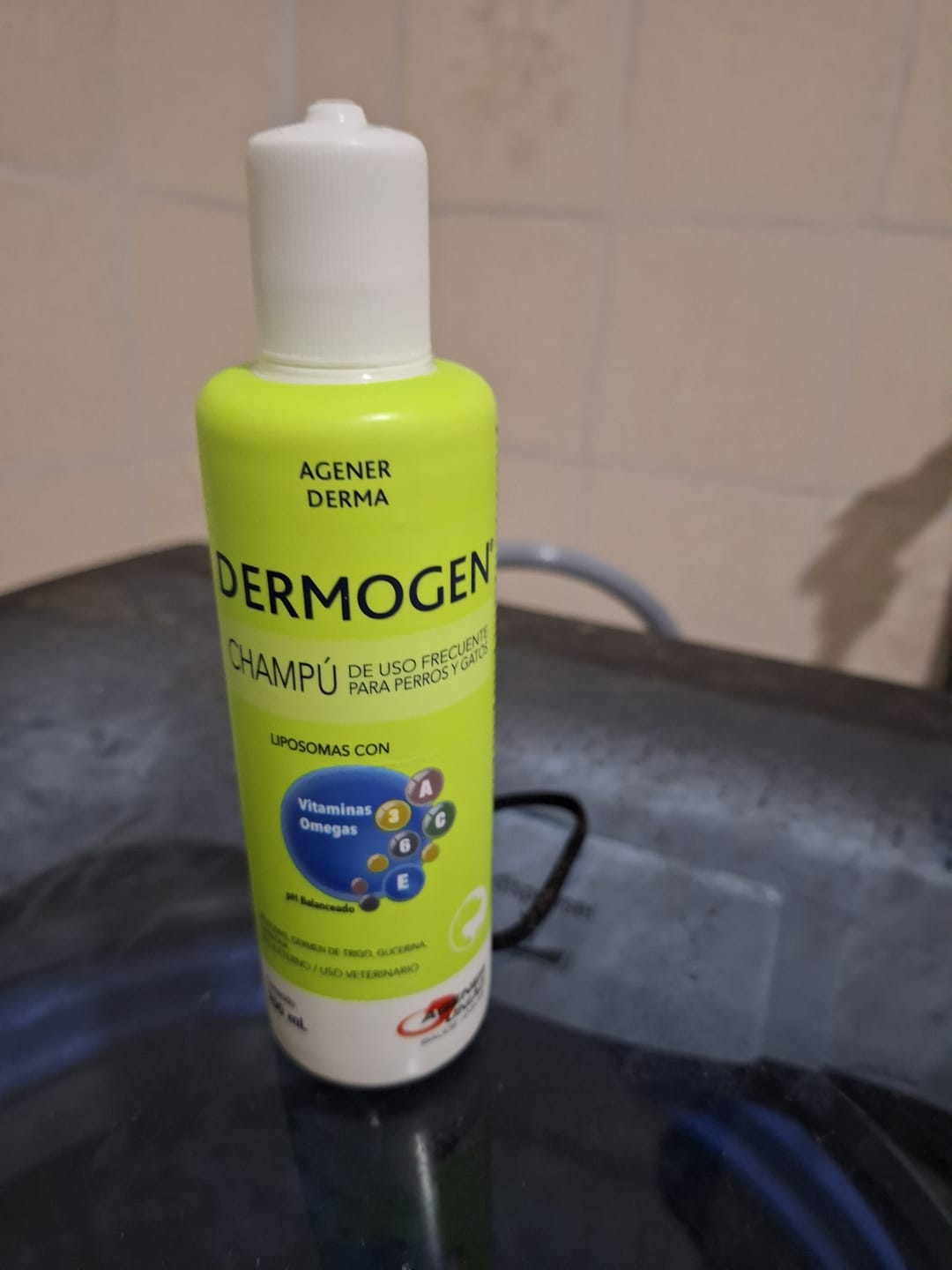 Customer photo review of Dermogen Shampoo Dermatológico para Perros y Gatos 200 ml