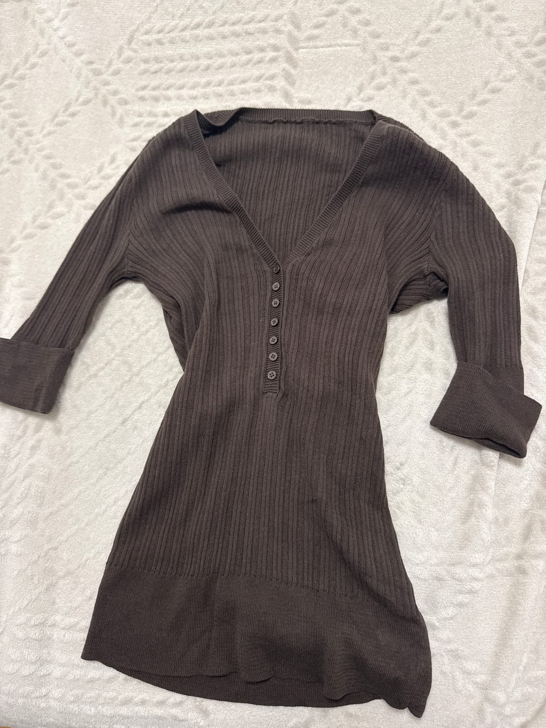 Customer photo review of IAMXIAA Ribbed V Neck Button Fitted Top