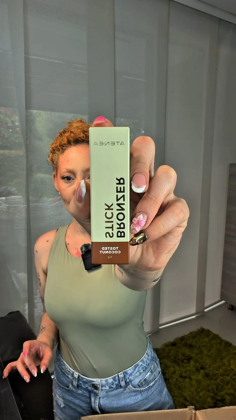 Customer photo review of BRONZER CREMOSO EN BARRA COLLECTION