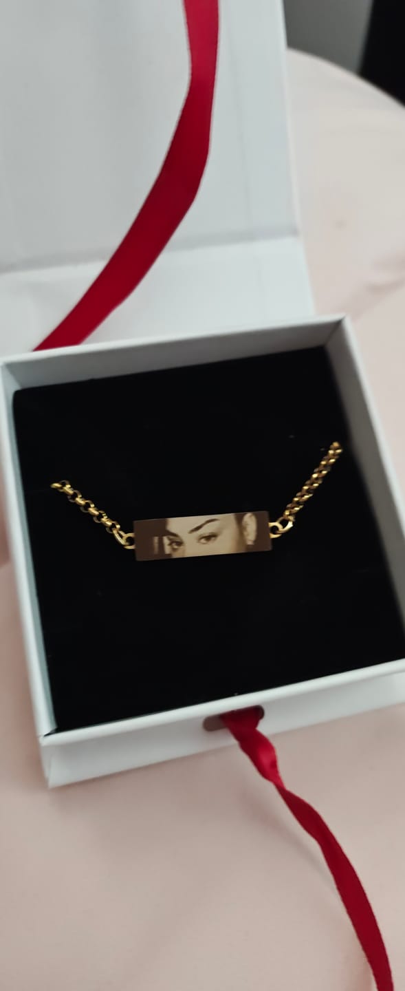 Customer photo review of Personalized Eye Photo Bracelet