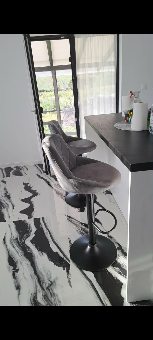 Customer photo review of Scaun de bar rotativ H101, stofa catifelata gri - Bluvel 14, 47x45x106 cm
