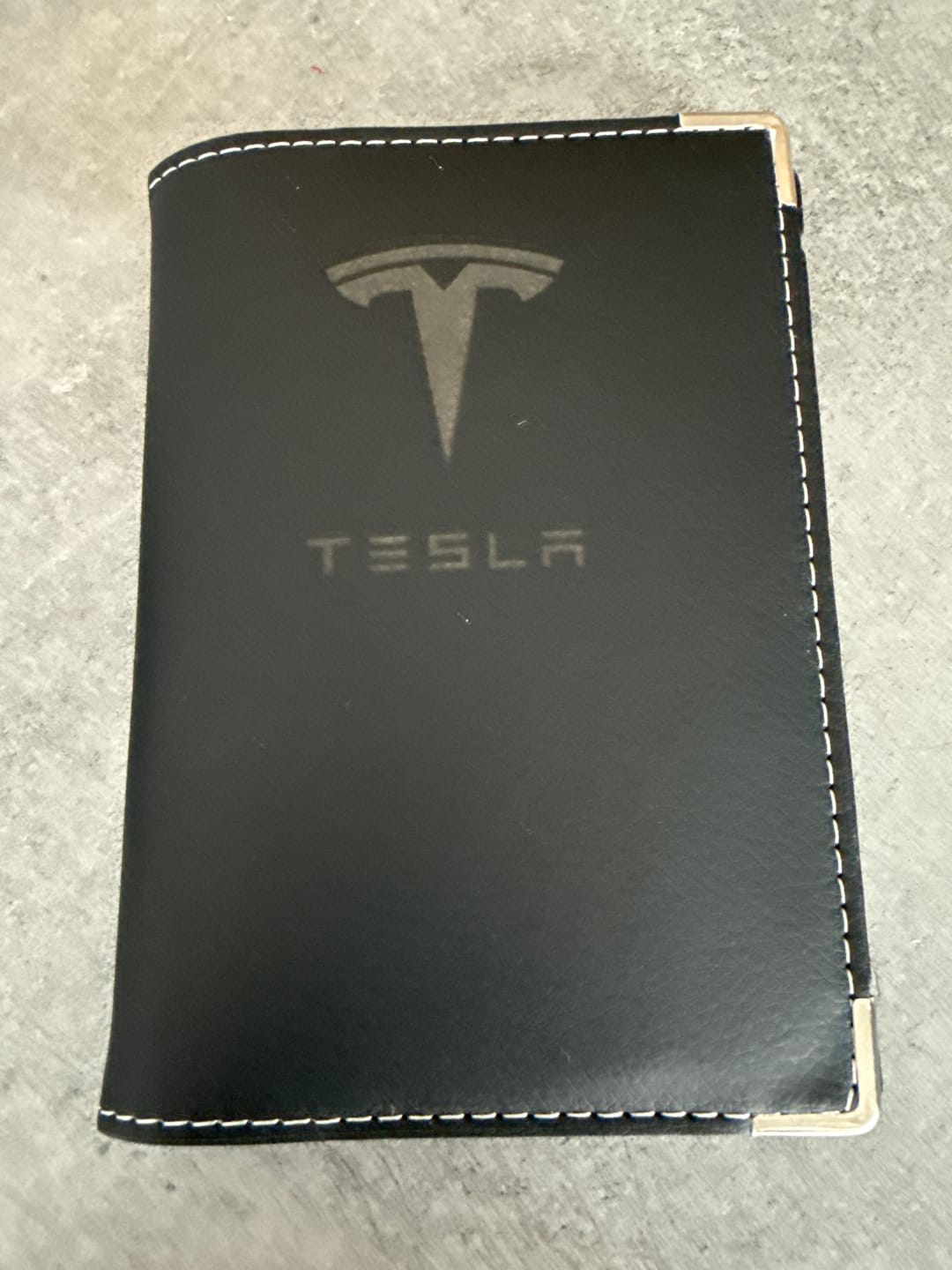 Customer photo review of Porte Carte Grise Tesla