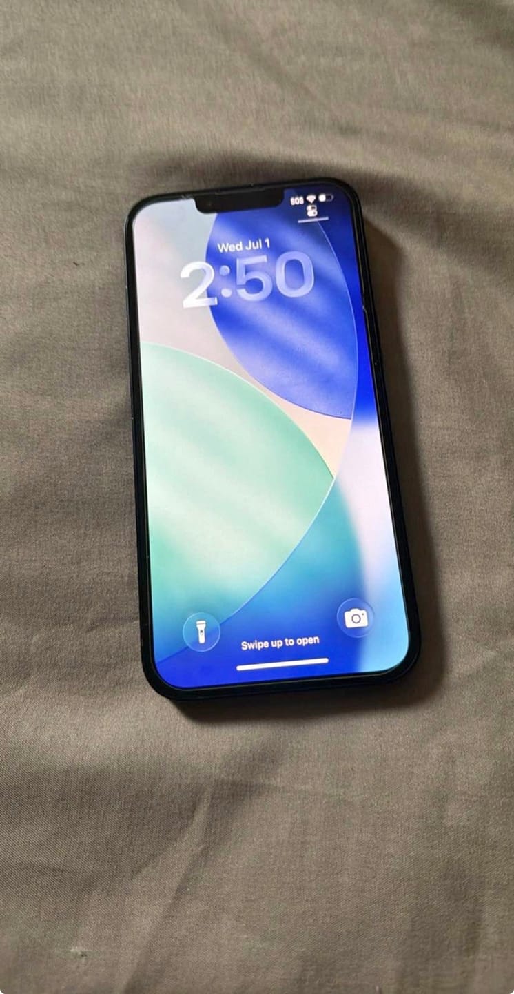 Customer photo review of iPhone 14