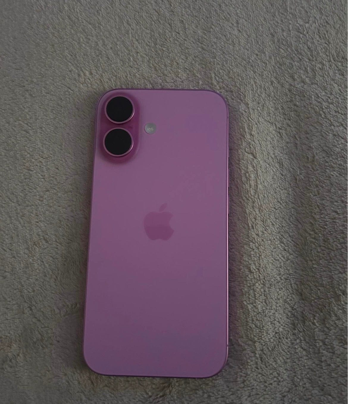 Customer photo review of iPhone 16