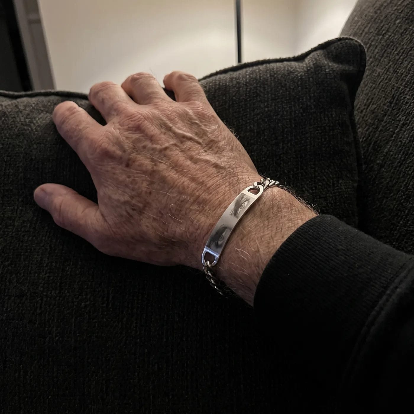 Customer photo review of Pulsera Ojo Eterno | Joyería Personalizable