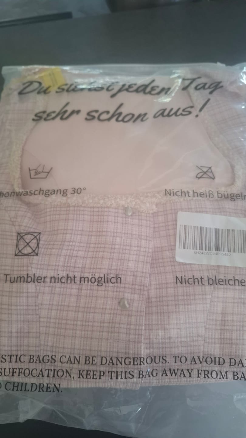 Customer photo review of Struktur Dirndl in Terrakotta-Rosé mit Eckigem Ausschnitt Emilia