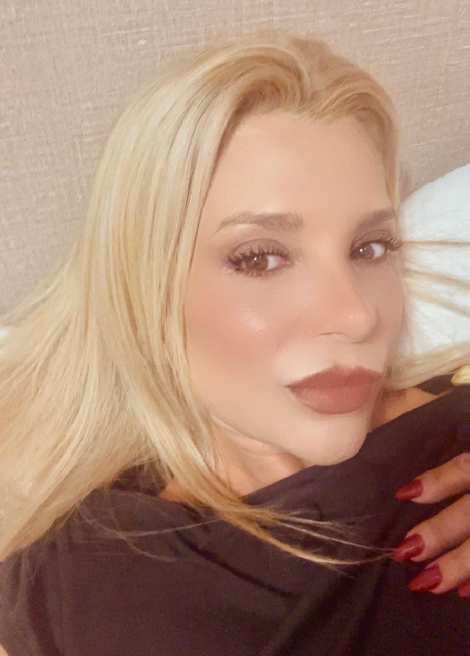 Customer photo review of Lapiseira para Olhos Bordô - Cherry - Vizzela
