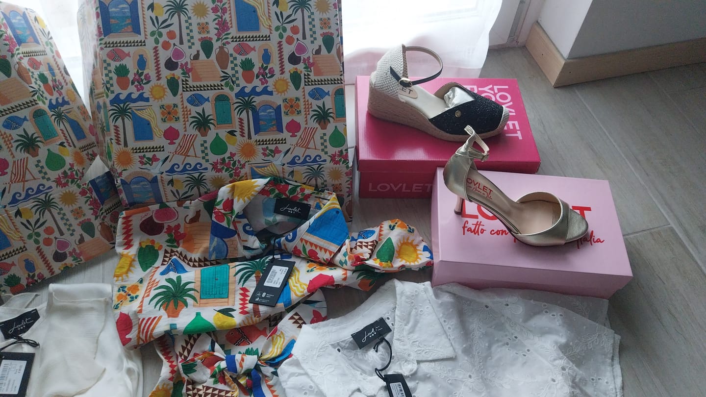 Customer photo review of MYSTERY 📦 BOX ABBIGLIAMENTO E ACCESSORI DONNA [€79]