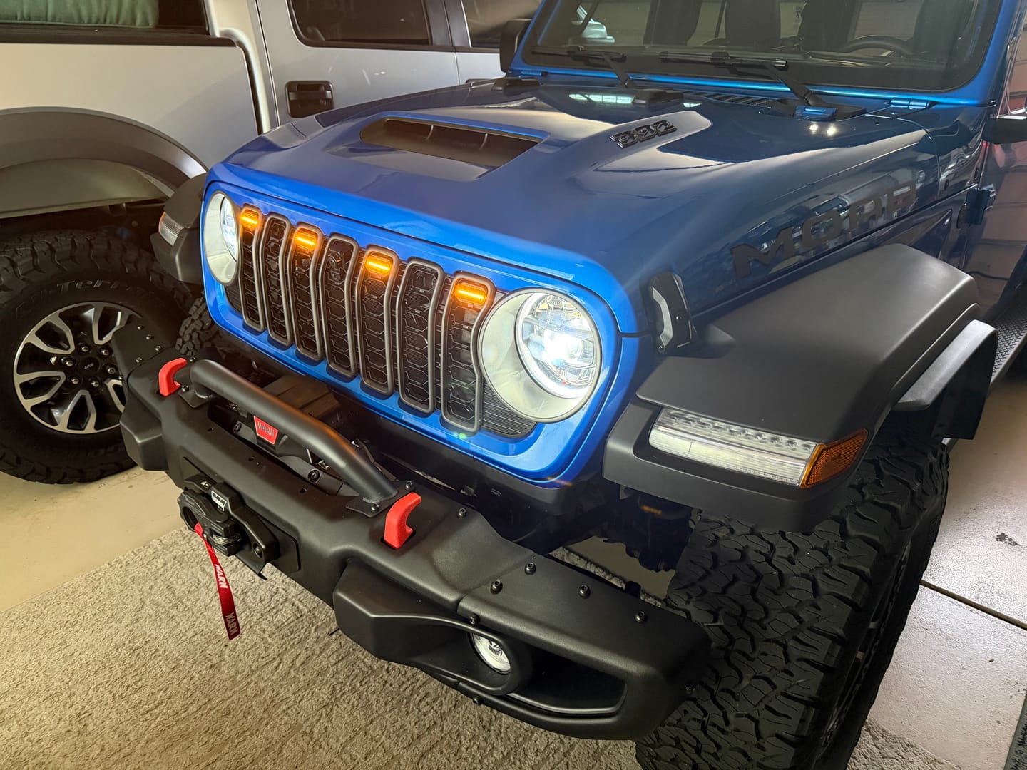 Customer photo review of Pre-Runner Amber/RGB Grille Light Kit for 24-26 Grille JL/JT