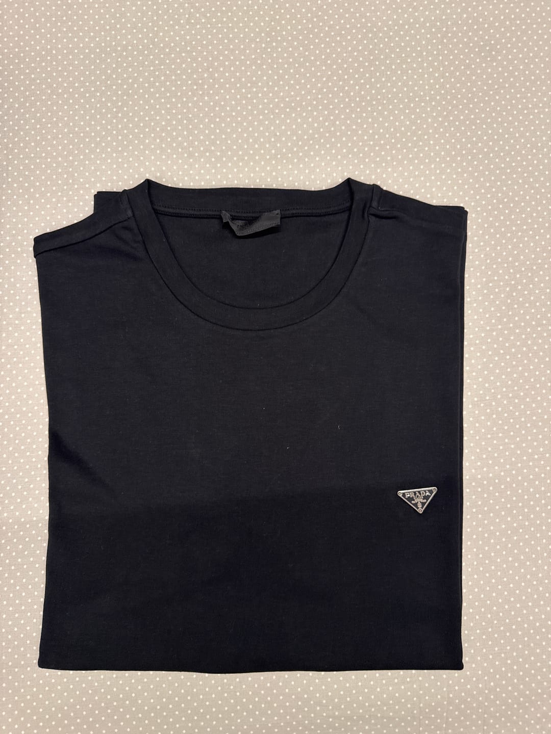 Customer photo review of T-shirt PRADA con placca logo nera