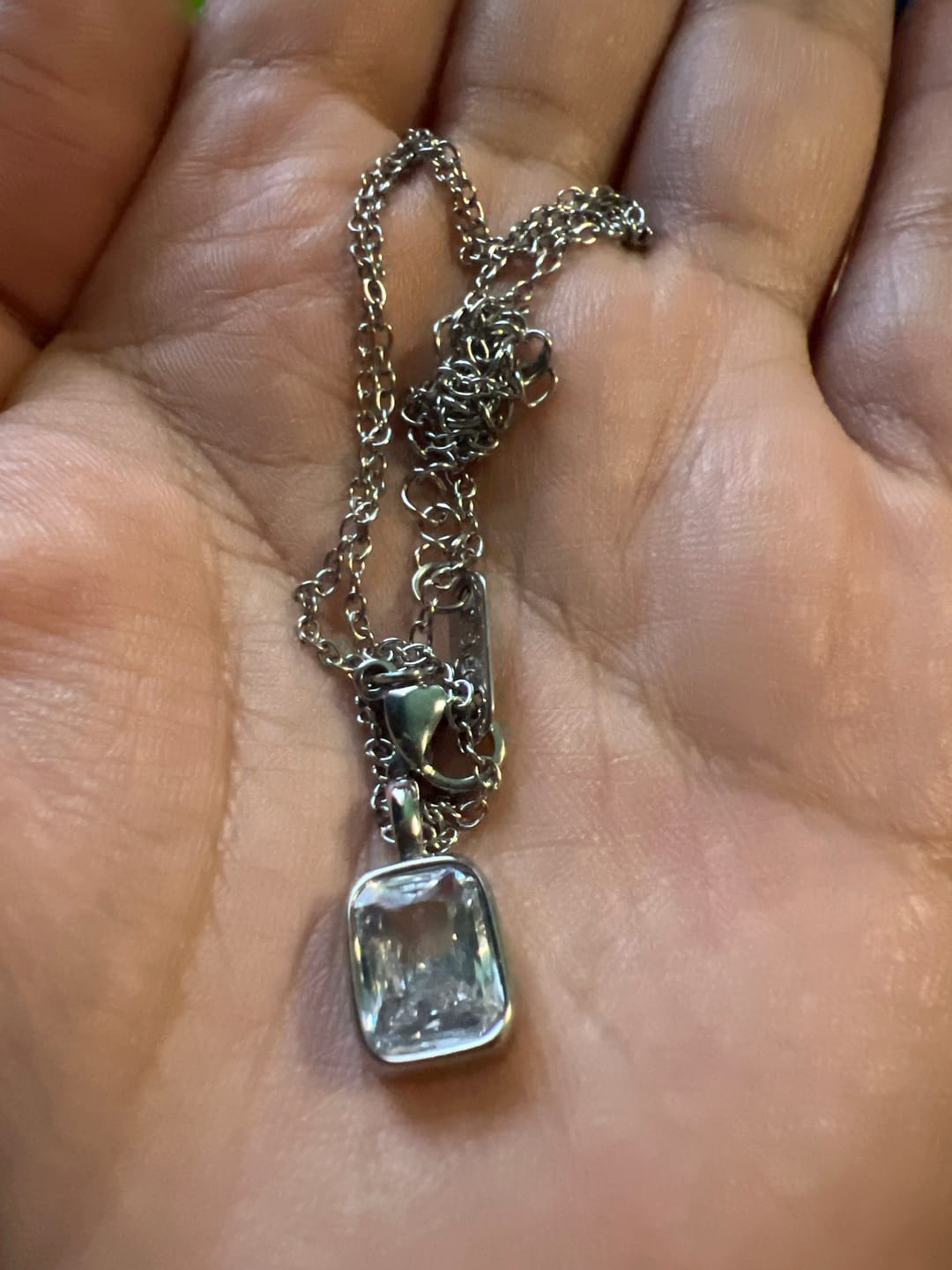 Customer photo review of Collar Elise Plata + Zirconia