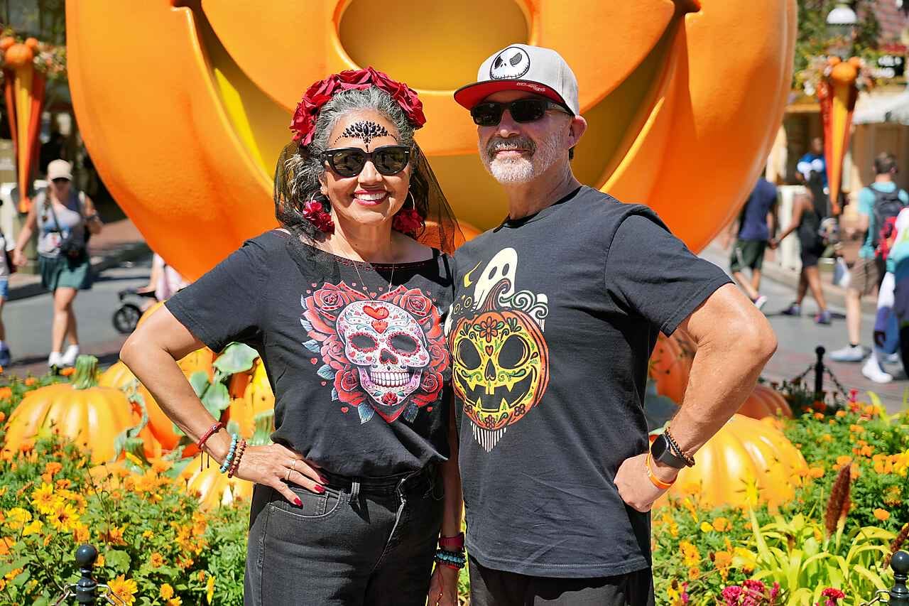 Customer photo review of Calacas Corazon Muertos T-Shirt