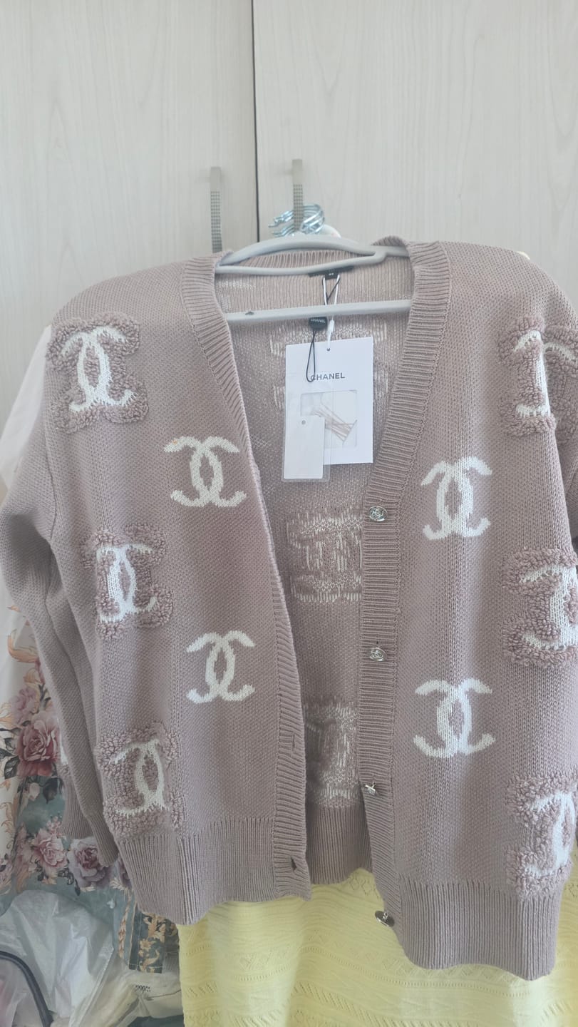 Customer photo review of Chanel 2026 Jacquard Long-Sleeve Knit Cardigan Wool 418685