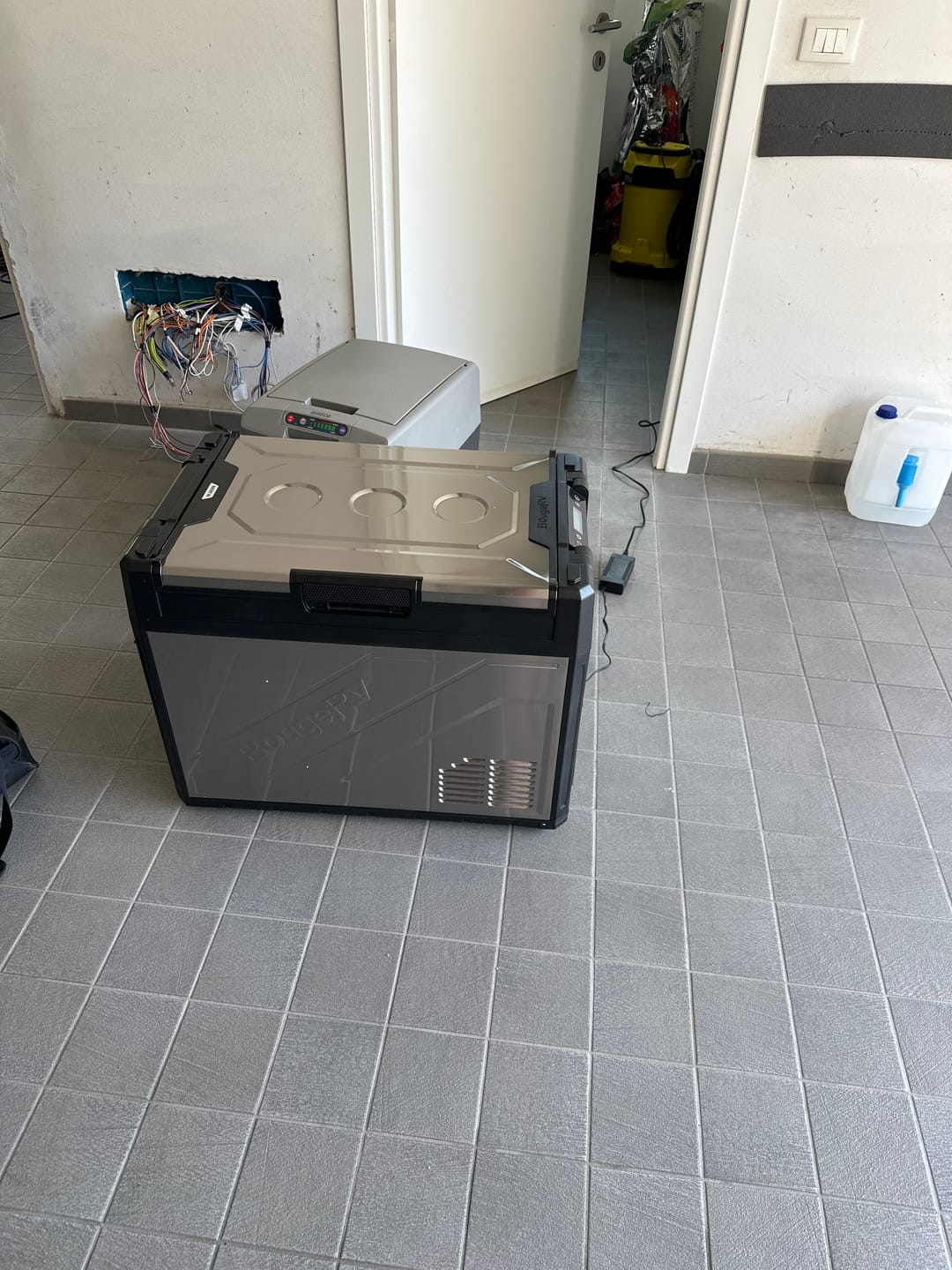 Customer photo review of BougeRV Neu Rocky V3.0 65 L Zwei Zonen 12V Kompressor Kühlbox Auto