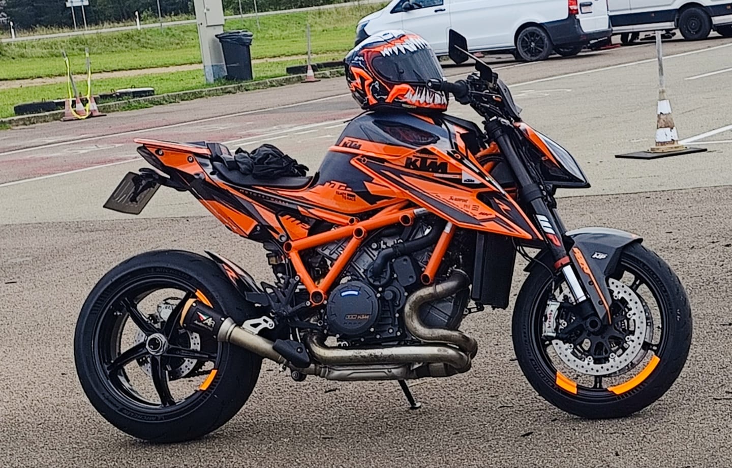 Customer photo review of KTM 1290 Super Duke R GRAPHICS - "Nebula" (Orange)