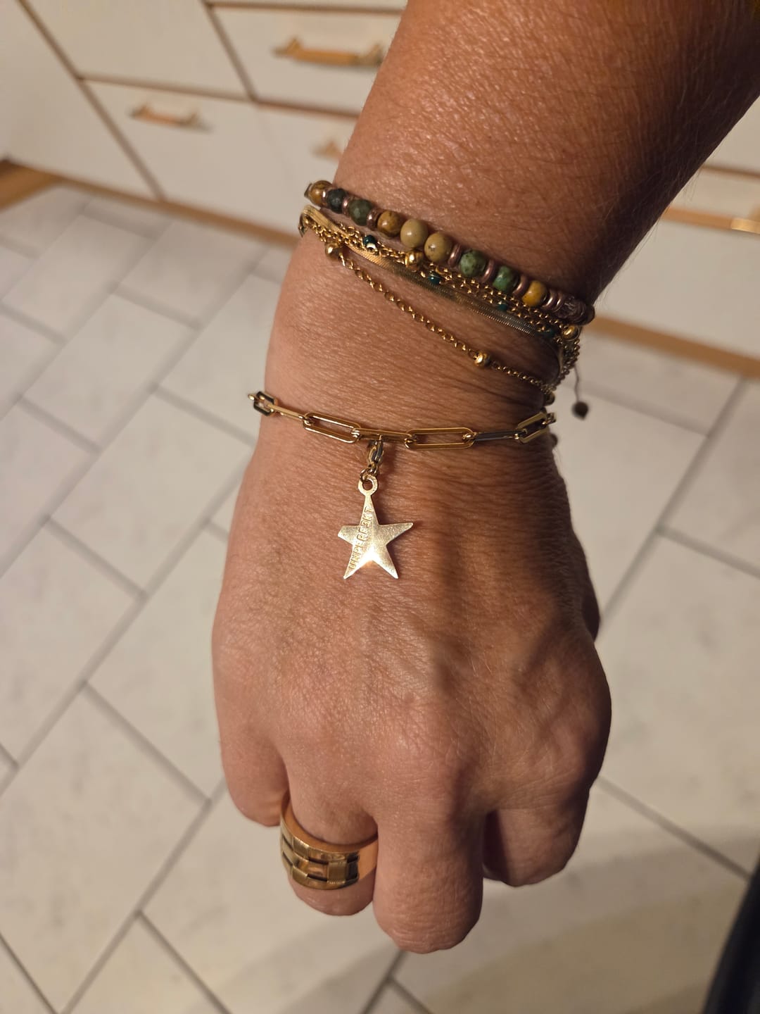 Customer photo review of »Ich bin stark« Blockadenlöser-Armband in Gold inkl. abgebrochenem Stern