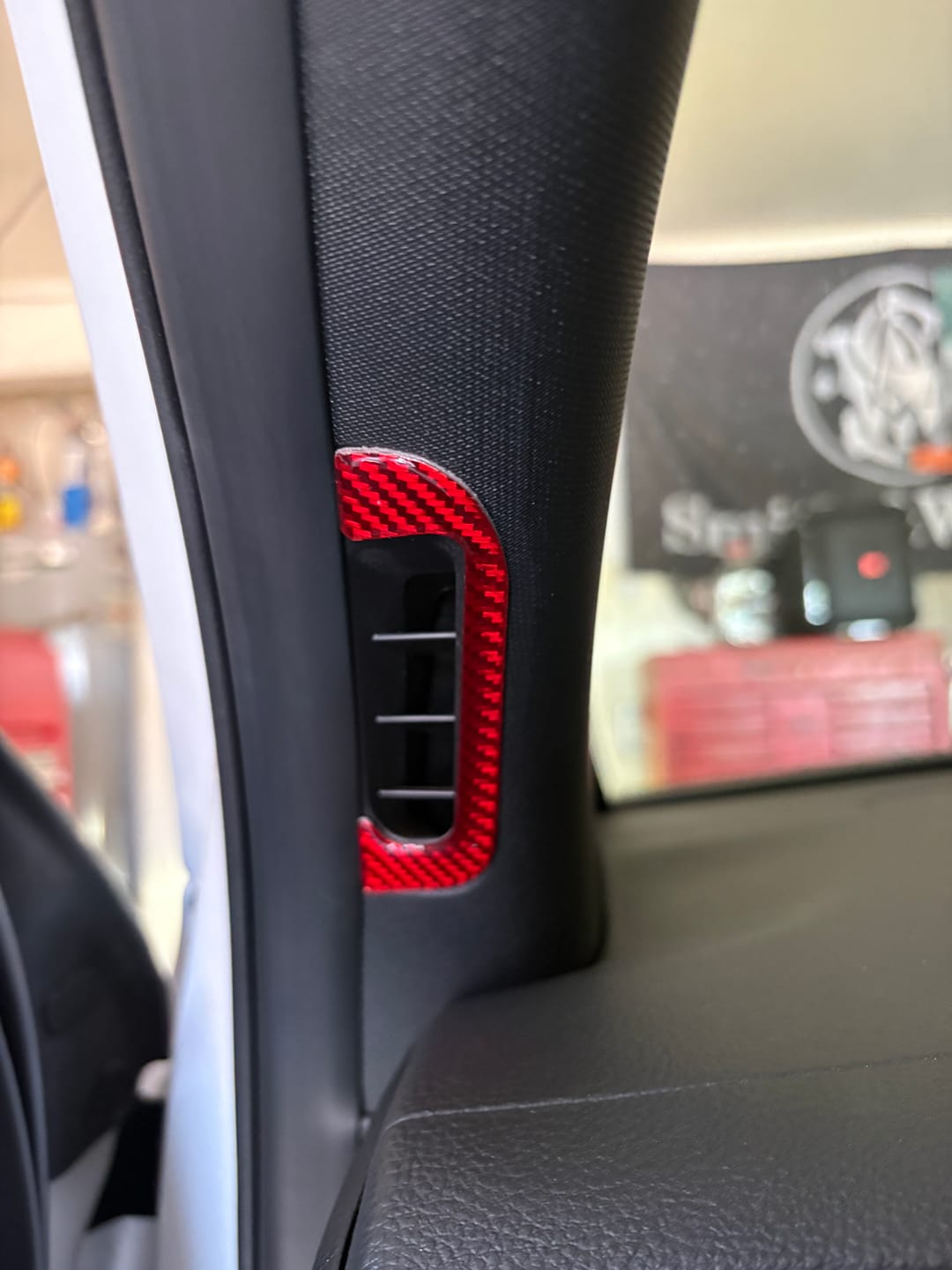 Customer photo review of Real Carbon Fiber Glove Box Handle Overlay for 2011+ Dodge Durango