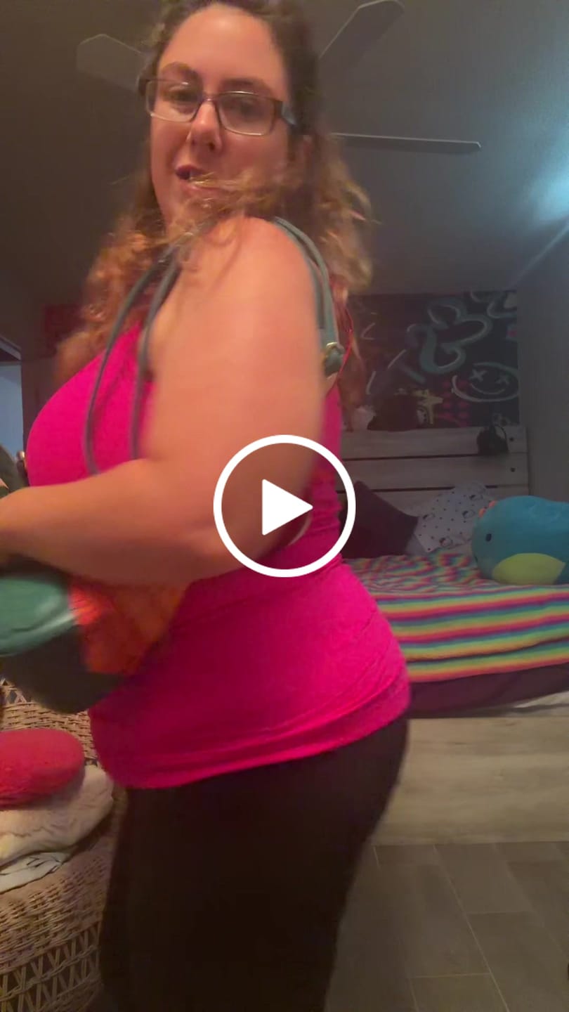 Customer video review of Loungefly Disney Moana Hei Hei Figural Crossbody Bag - Preorder