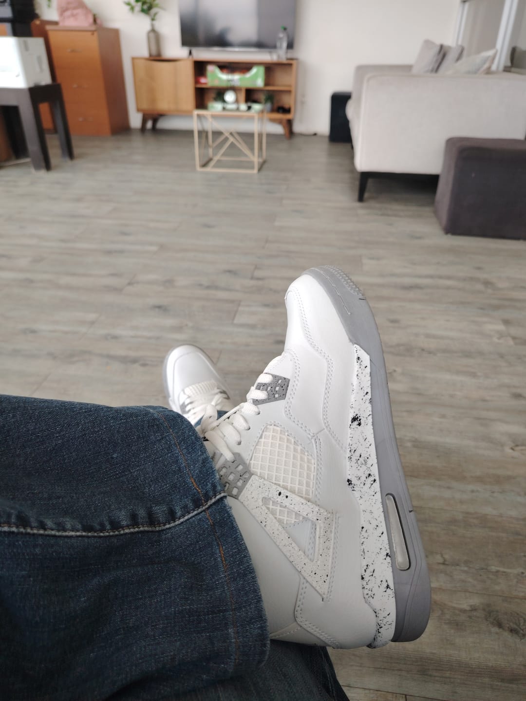 Customer photo review of Tenis Retro 4 Blanco Gris Jaspeado