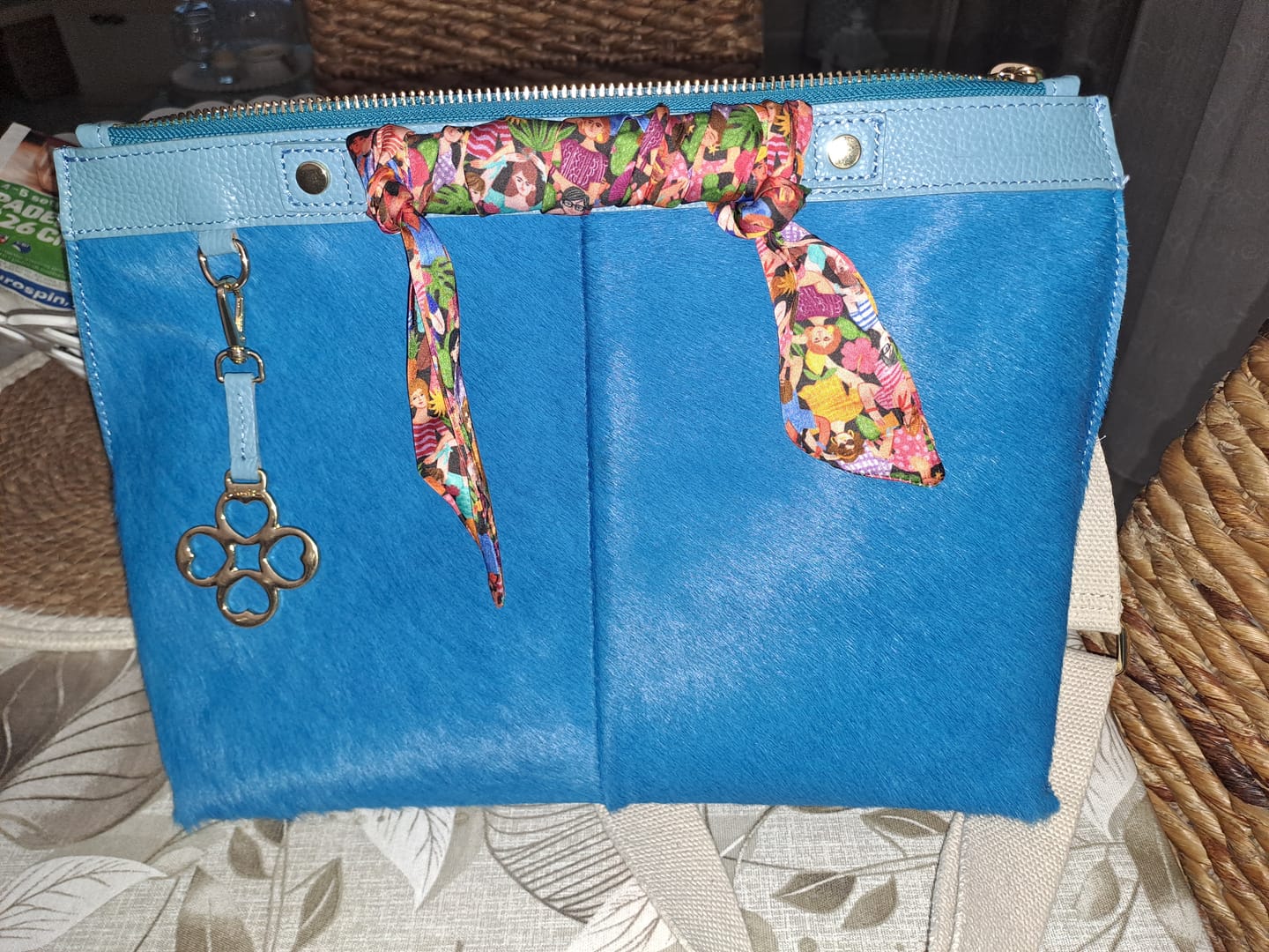 Customer photo review of BORSA SOFY CAVALLINO CELESTE